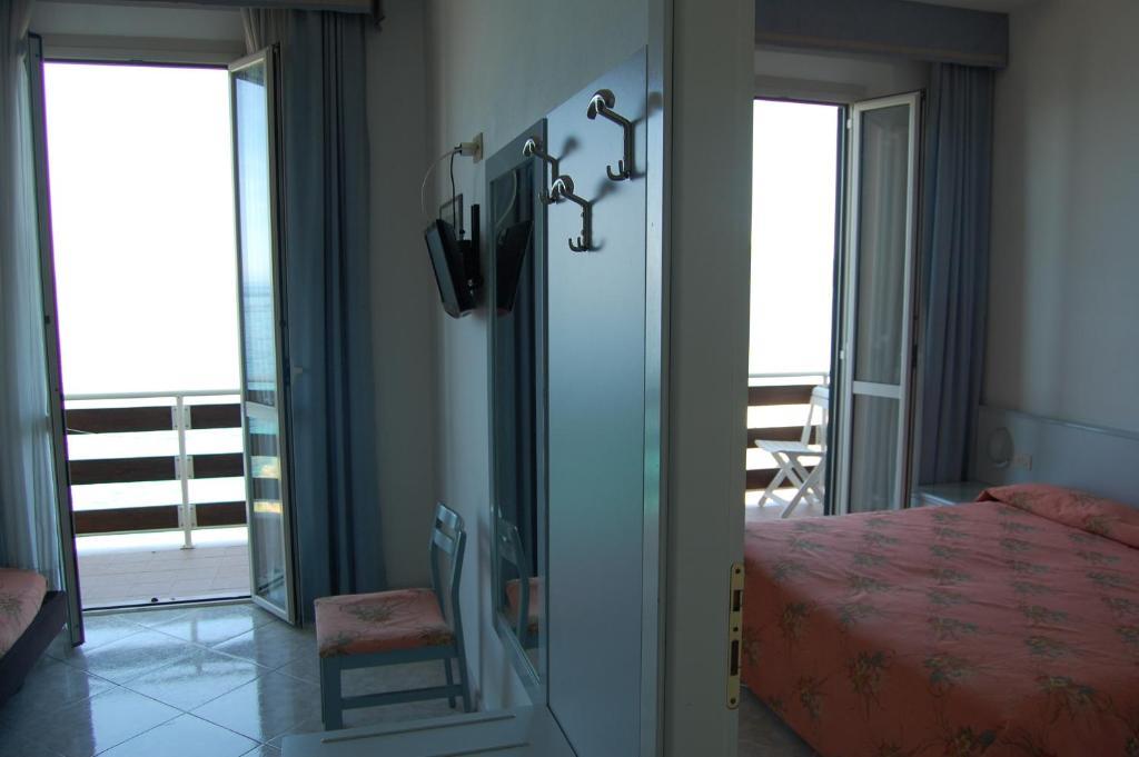 Hotel Villa Ombrosa Portoferraio Habitación foto