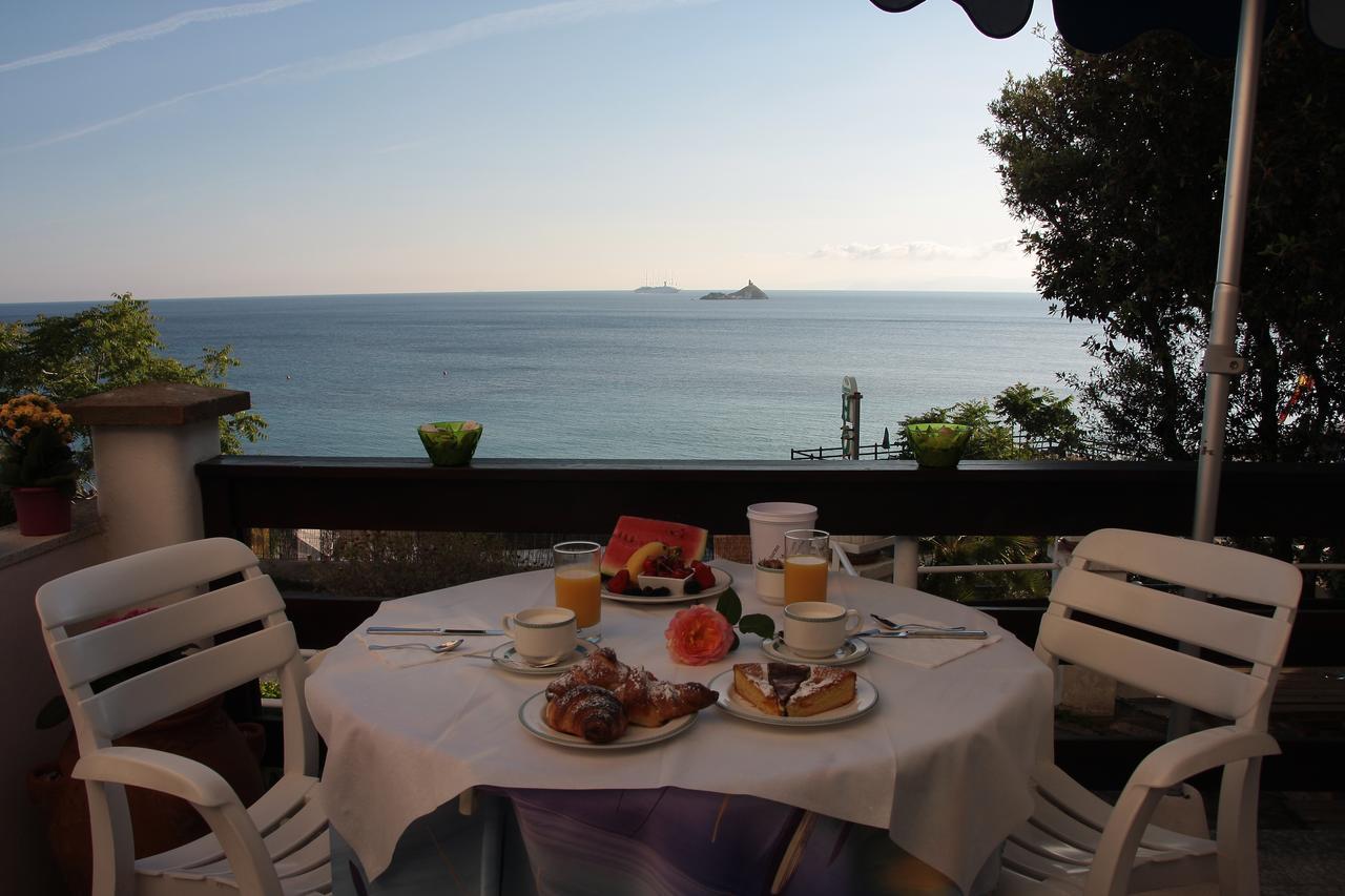Hotel Villa Ombrosa Portoferraio Habitación foto