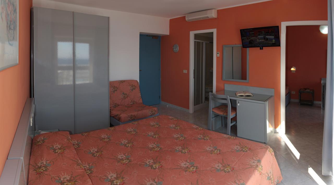 Hotel Villa Ombrosa Portoferraio Habitación foto