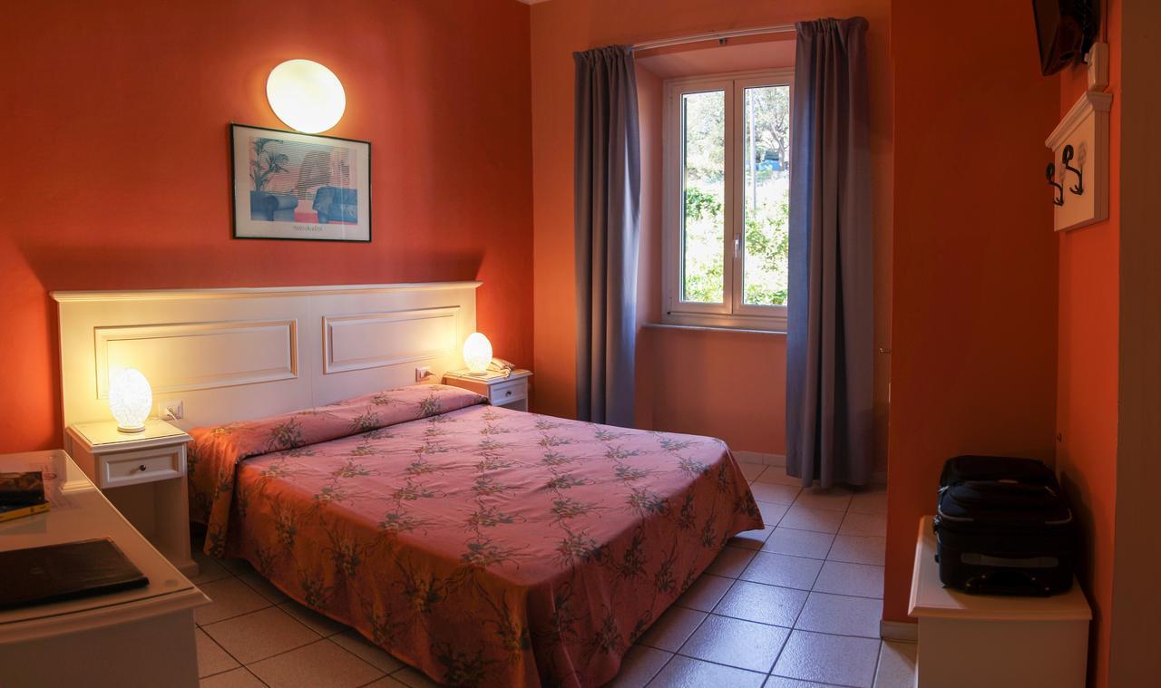 Hotel Villa Ombrosa Portoferraio Habitación foto