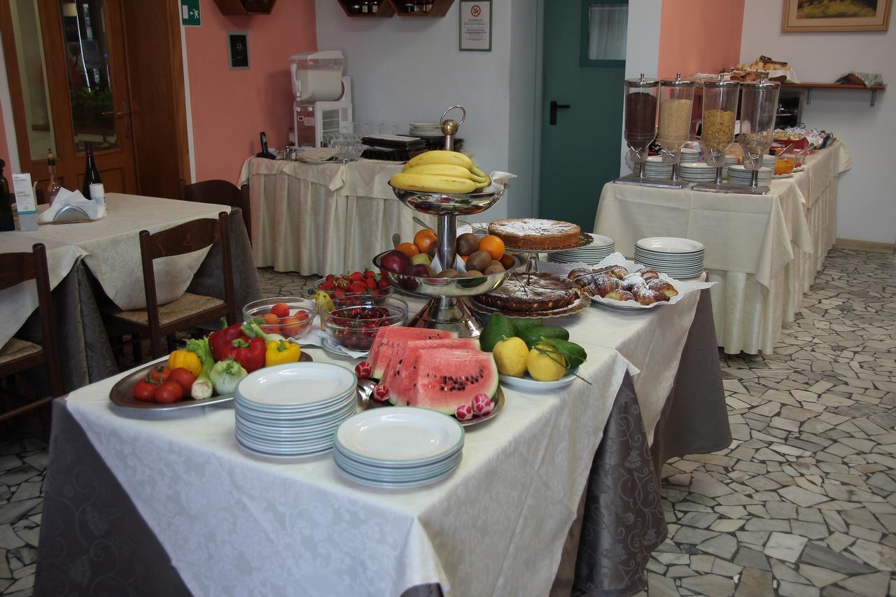 Hotel Villa Ombrosa Portoferraio Habitación foto
