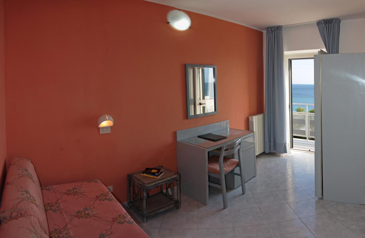 Hotel Villa Ombrosa Portoferraio Habitación foto