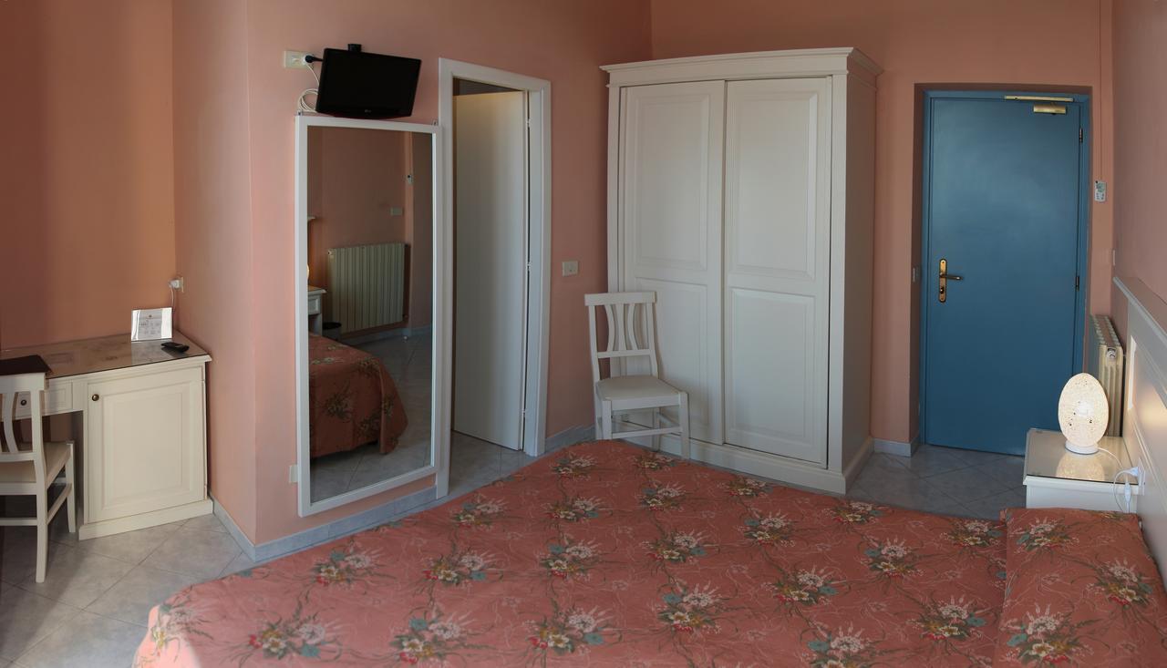 Hotel Villa Ombrosa Portoferraio Exterior foto