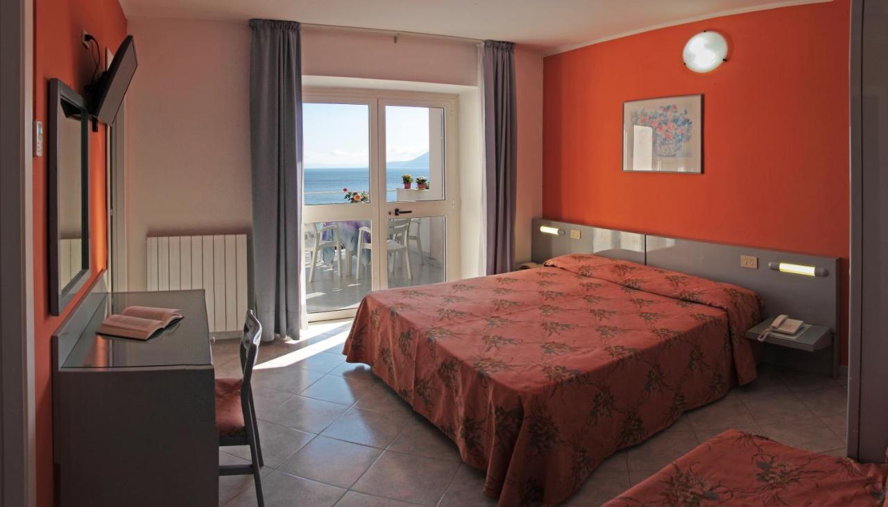 Hotel Villa Ombrosa Portoferraio Habitación foto